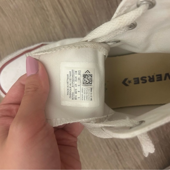 White converse - Picture 8 of 8